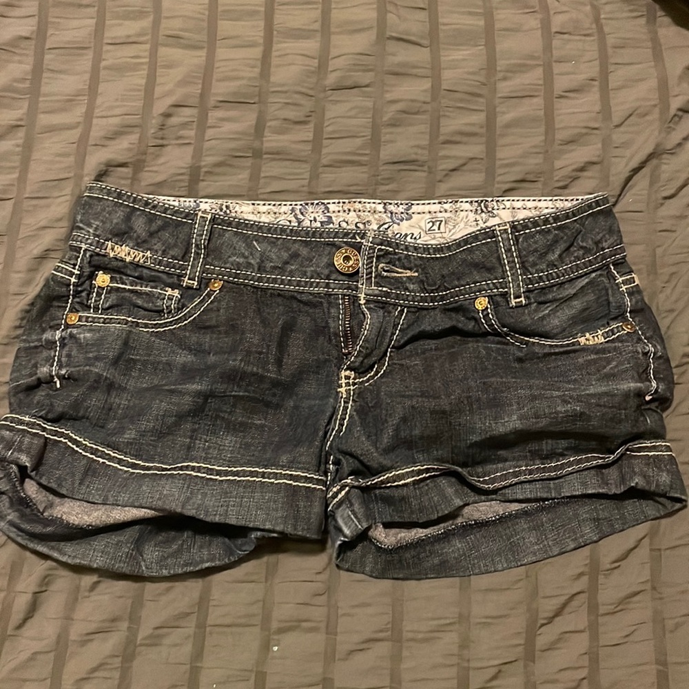 GUESS JEANS used no back pockets size 27